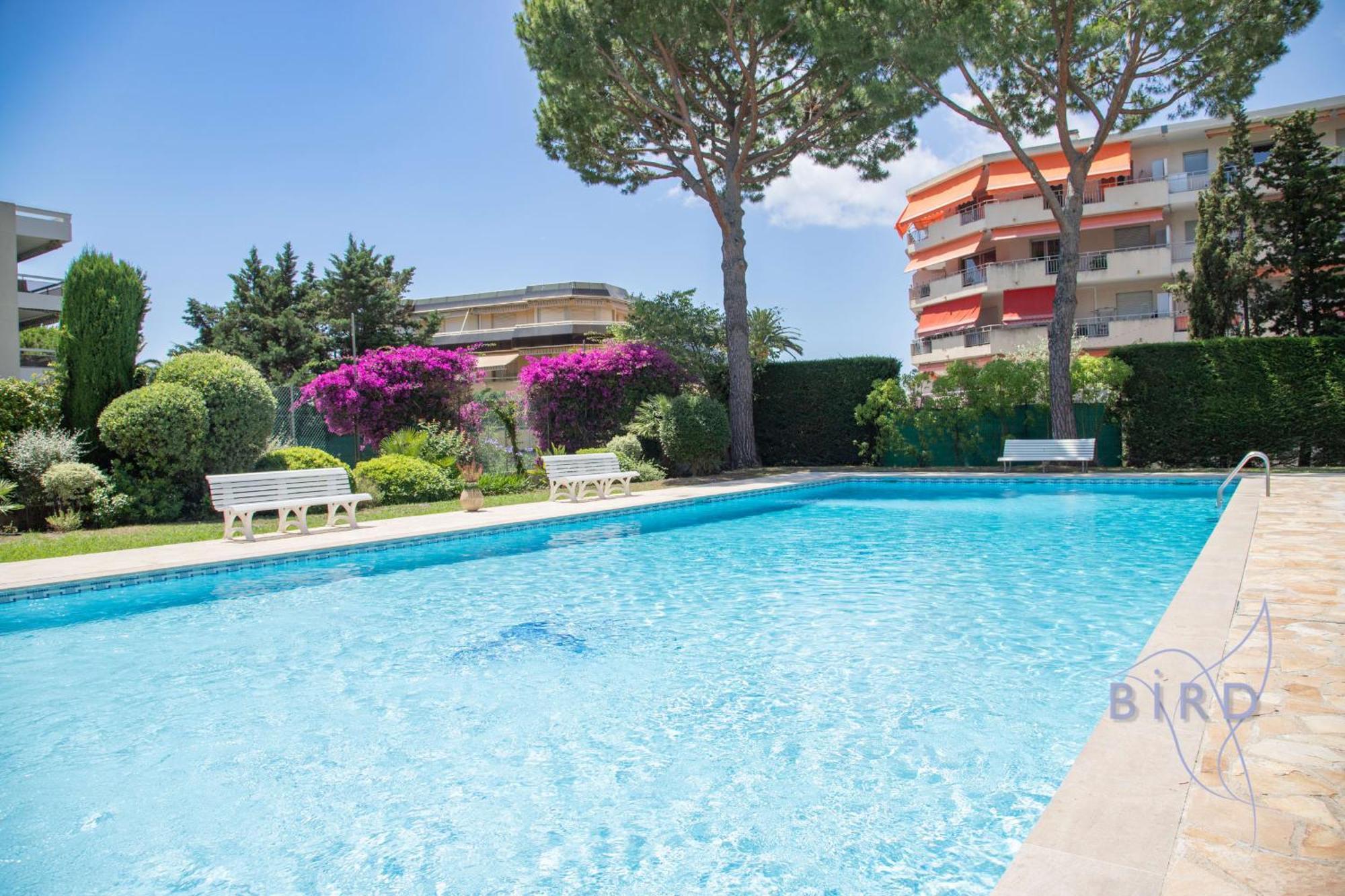 With Swimming Pool In Juan Les Pins *
